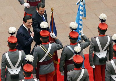 Militer Guatemala Sambut Presiden Ma Ying-Jeou