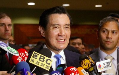 Kibaran Bendera ROC Menyambut Presiden Ma di Los Angeles