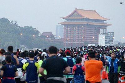 Pelari Kenya kembali menang dalam Maraton Expressway Taipei 2016