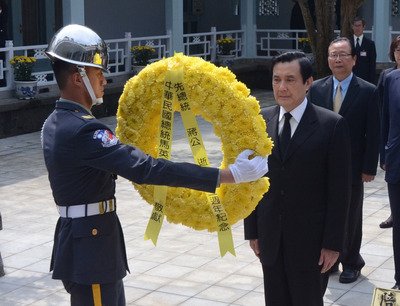 Kunjungan Presiden Ma ke mausoleum Tzuhu, mengenang kembali Almarhum CKS