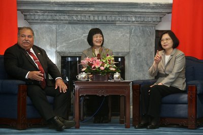 Presiden Tsai Ing-wen dan Presiden Nauru Melatih Orang-orang Berbakat