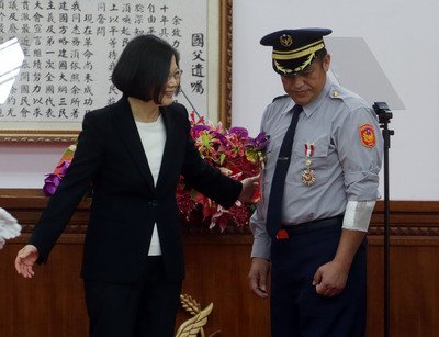 Presiden : Bertugas Sesuai Dengan Hukum Adalah Polisi Teladan