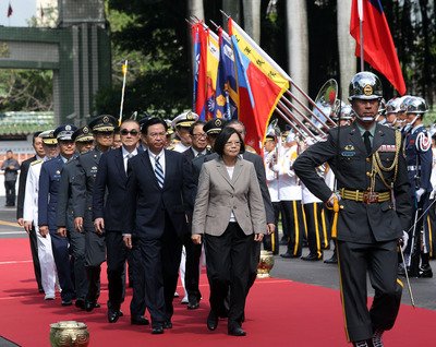 Presiden Tsai Semangati Tentara Nasional