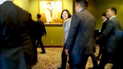 Presiden Tsai Tiba di Los Anggeles Tionghoa Perantau Menyambut Hangat