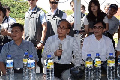 PM Lin tinjau lokasi kapal cargo yang terdampar di pesisir pantai Utara.