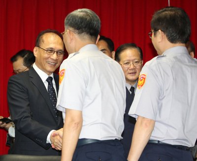 Polisi Taiwan membongkar komplotan internasional yang mencuri NTD83 juta dari mesin ATM
