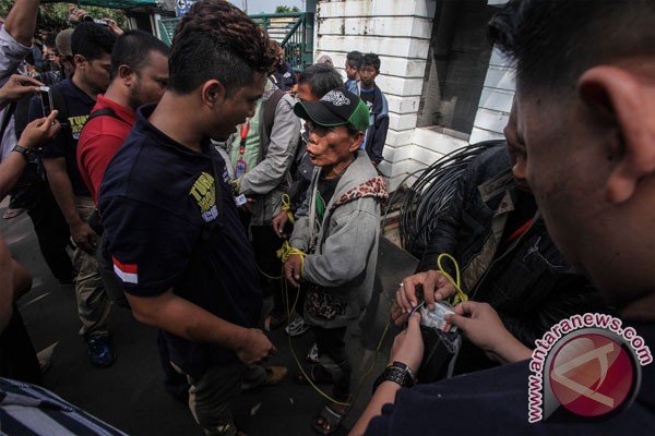 Polda Metro amankan puluhan pria di Trisakti