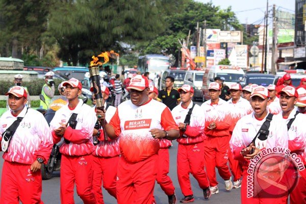PON 2016 - Tujuh atlet legenda bawa obor PON