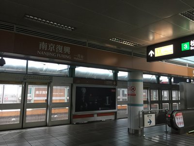 Taifun Megi – Jalur MRT di Atas Jalan Dihentikan