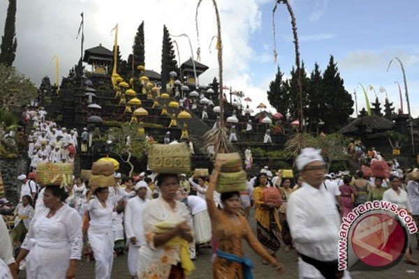 Umat Hindu rayakan hari suci Galungan