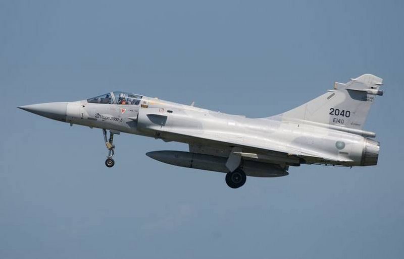 Pilot Diselamatkan Setelah Terjun Payung dari Jet Mirage 2000