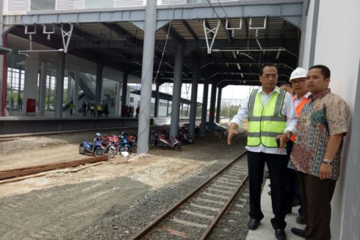 Menhub Tinjau Pengoperasian Kereta Bandara Soekarno-Hatta