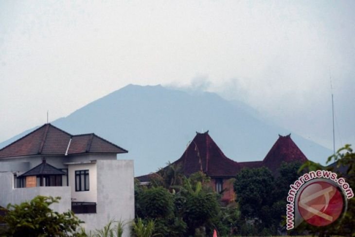 PMI Bali bagikan masker antisipasi debu vulkanik Gunung Agung
