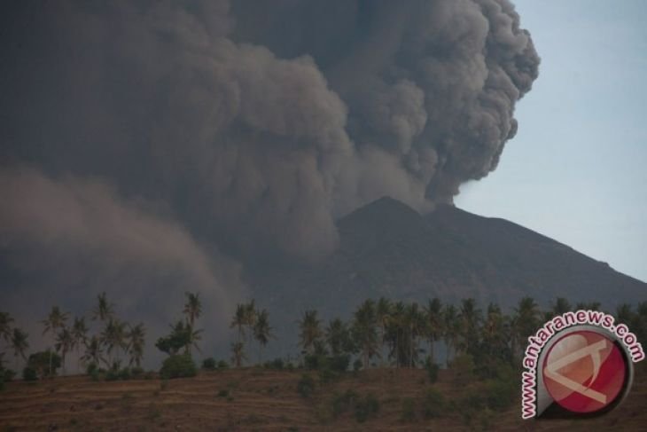 Gunung Agung Meletus