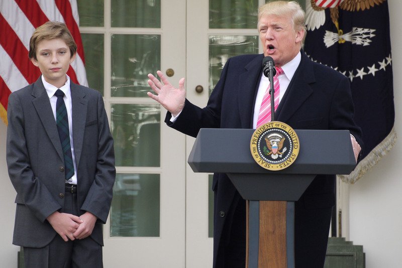 Donald Trump Tandatangani NDAA