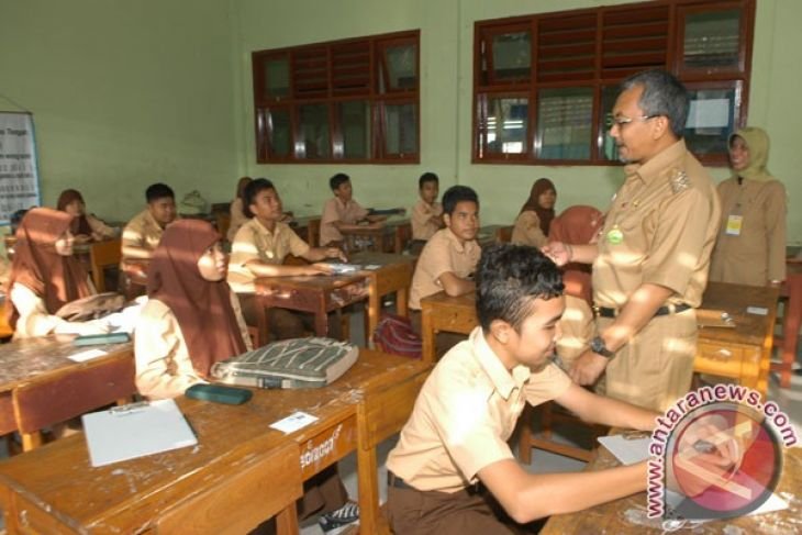 Surabaya rehabilitasi puluhan sekolah