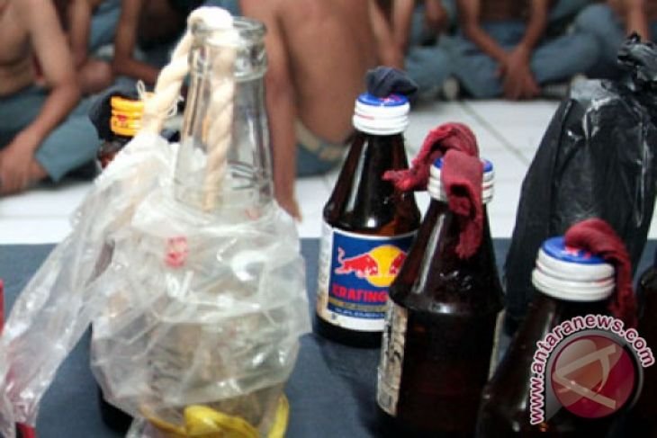 Dua polisi terluka saat Markas Polsek Bontoala dilempar molotov
