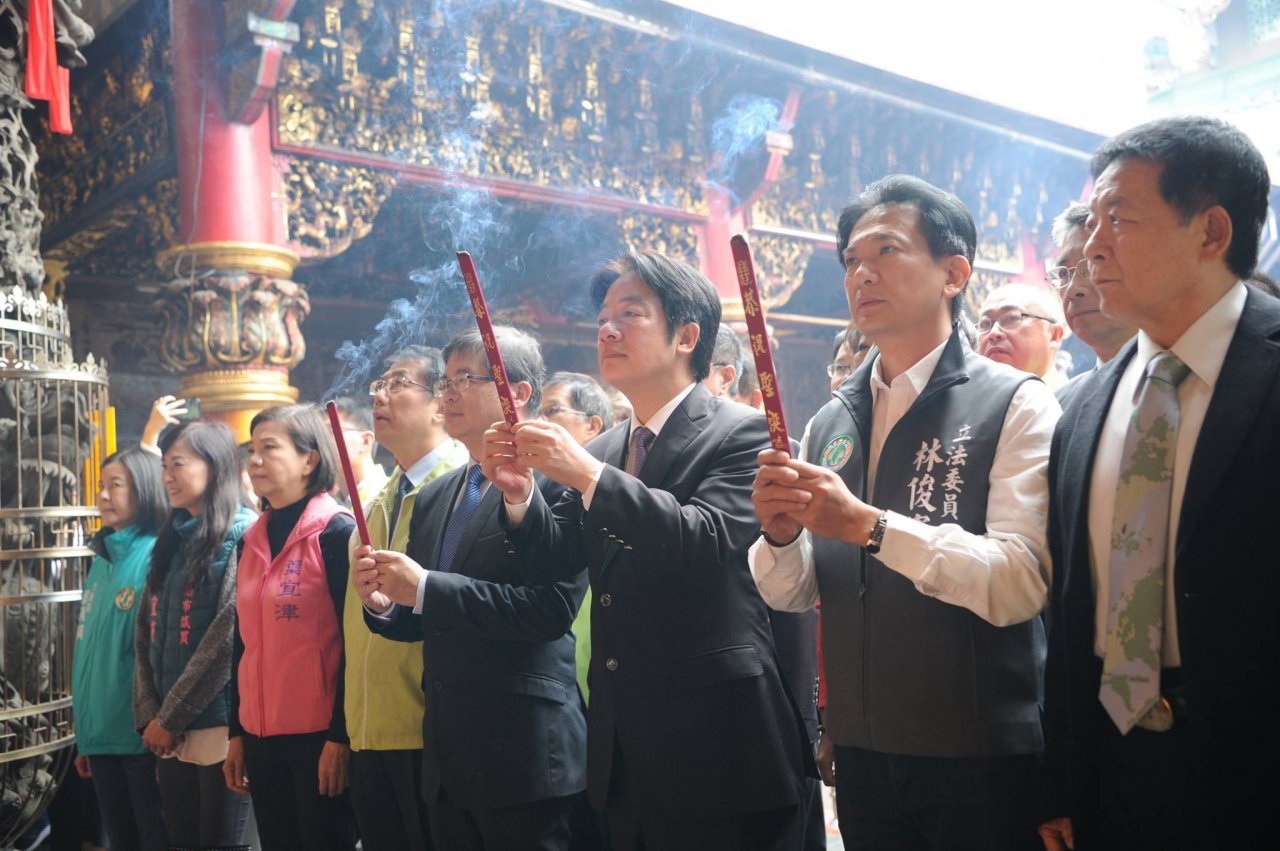 PM William Lai Bagi Amplop Merah di Tainan
