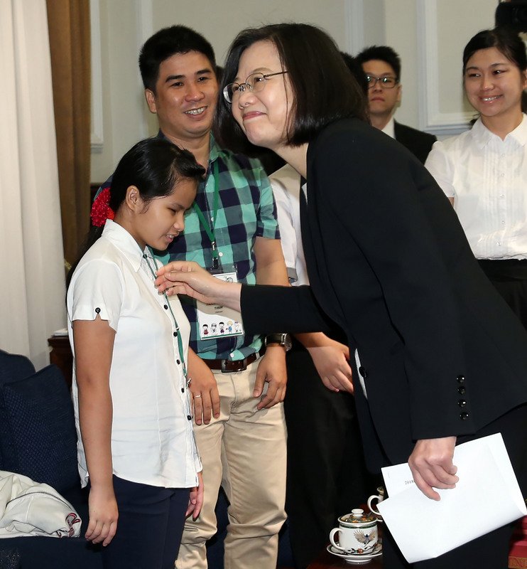 Presiden Tsai Ing-wen:  Anak-anak CDC Merupakan Jembatan Bagi Hubungan Taiwan dengan Dunia Internasional