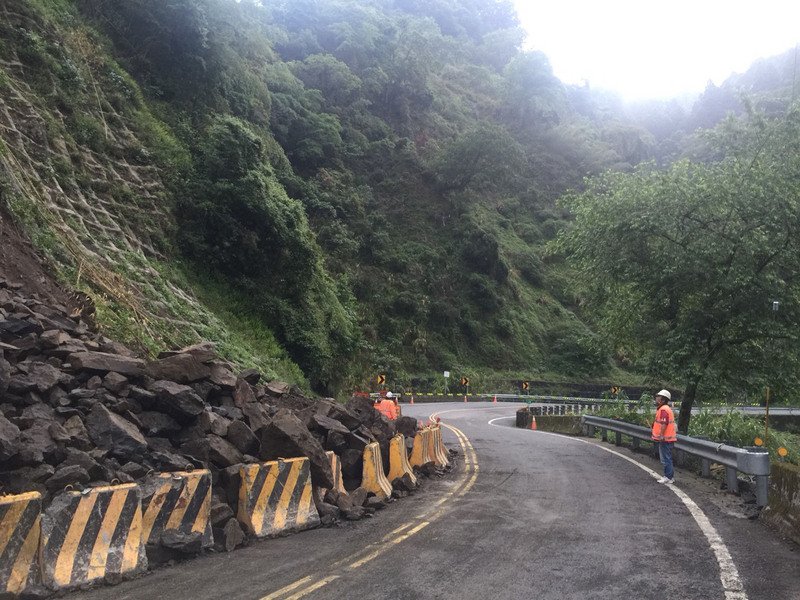 Gunung Alisan Alami Tanah Longsor