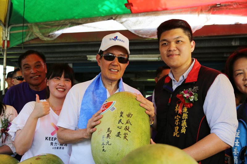 Ma Ying-jeou Promosikan Semangka Hualien