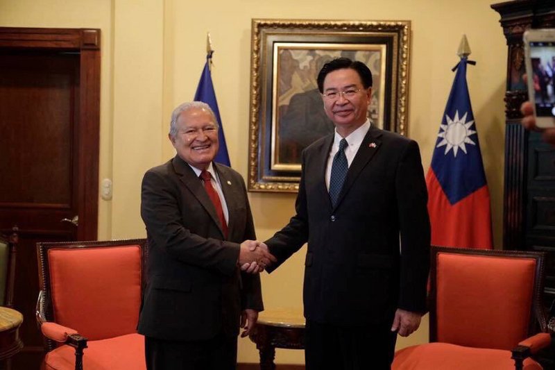 Kunjungan Menlu ke El Salvador dan Belize Murni Karena Undangan