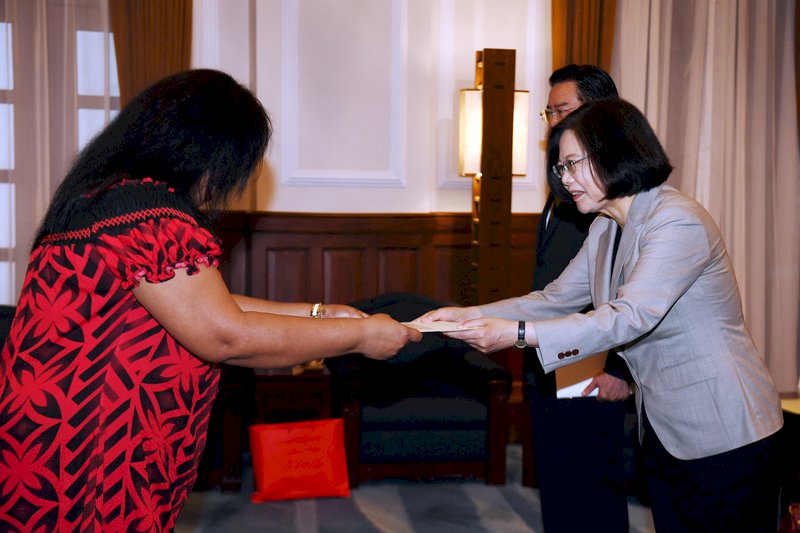 Duta Besar Kiribati Baru   Presiden Tsai : Bantu Wujudkan Visi 20 Tahun