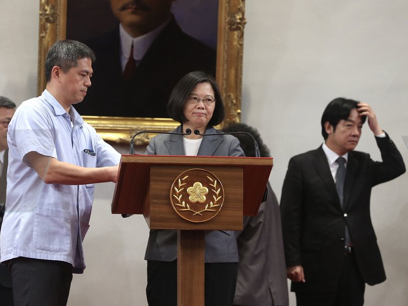New York Times: Daratan Tiongkok Perkuat Hubungan Diplomatik Dengan Uang