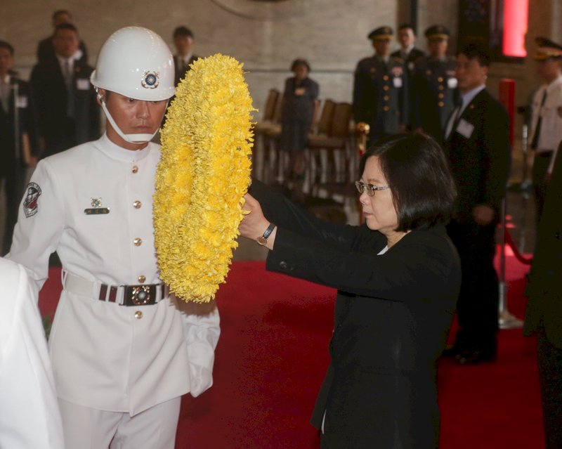 Presiden Tsai Ing-wen Memimpin Upacara Peringatan Hari Angkatan Bersenjata