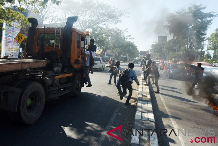 Mahasiswa Jambi gelar aksi