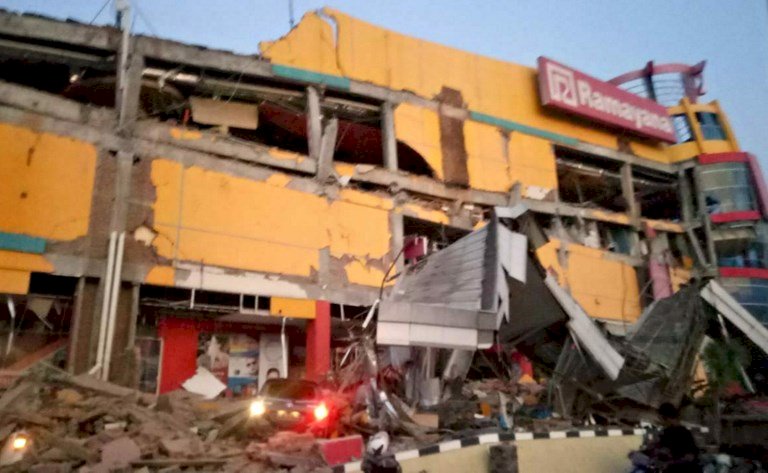 Gempa 7,7 Skala Ritcher Mengguncang Sulawesi