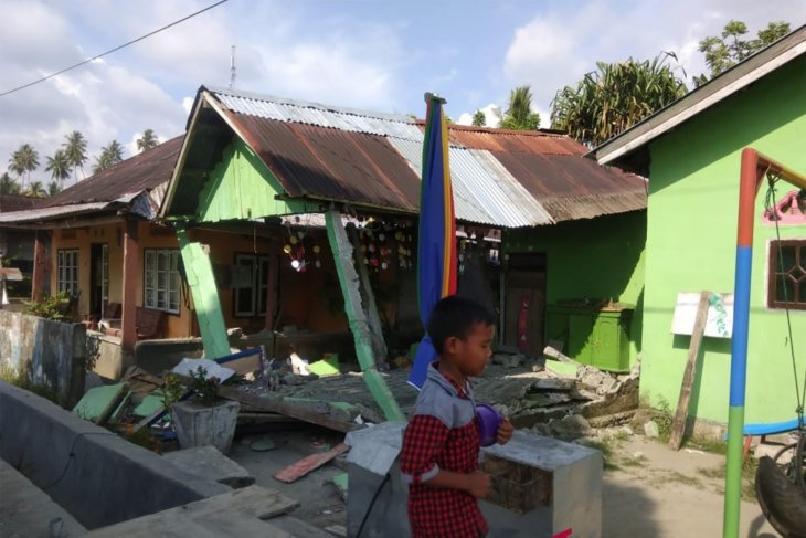 Gempa 7,7 SR Guncangkan Sulawesi  Penduduk Lari Ketakutan