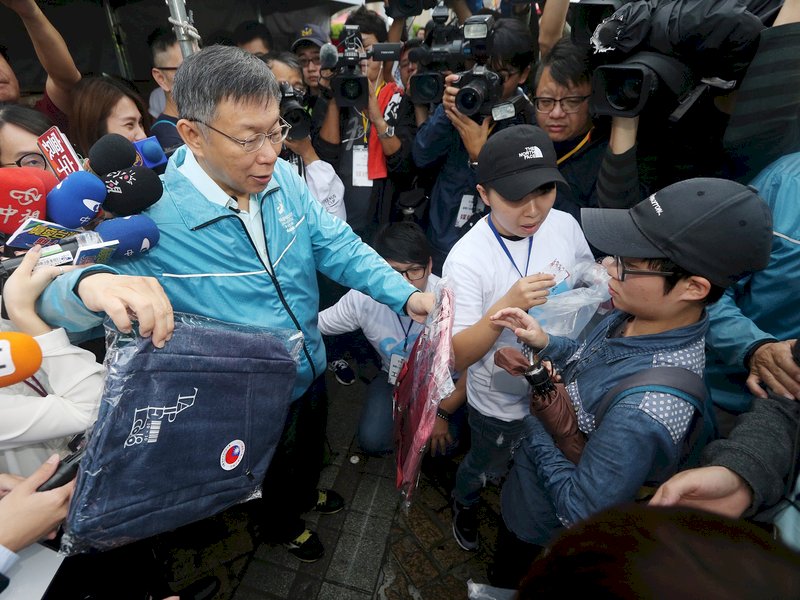(HUT ROC 107) 3.000 Tas Suvenir PemKot Taipei Habis Terbagi