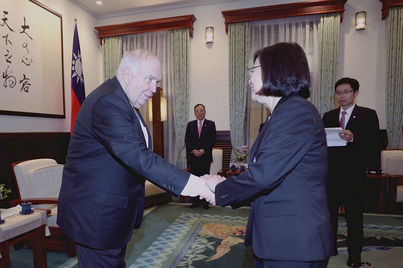 Presiden Tsai Ing-wen Imbau Masyarakat Bersatu Membela Demokrasi