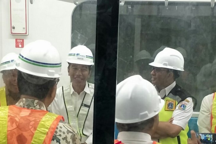 Presiden Jokowi Tinjau Proyek MRT Jakarta
