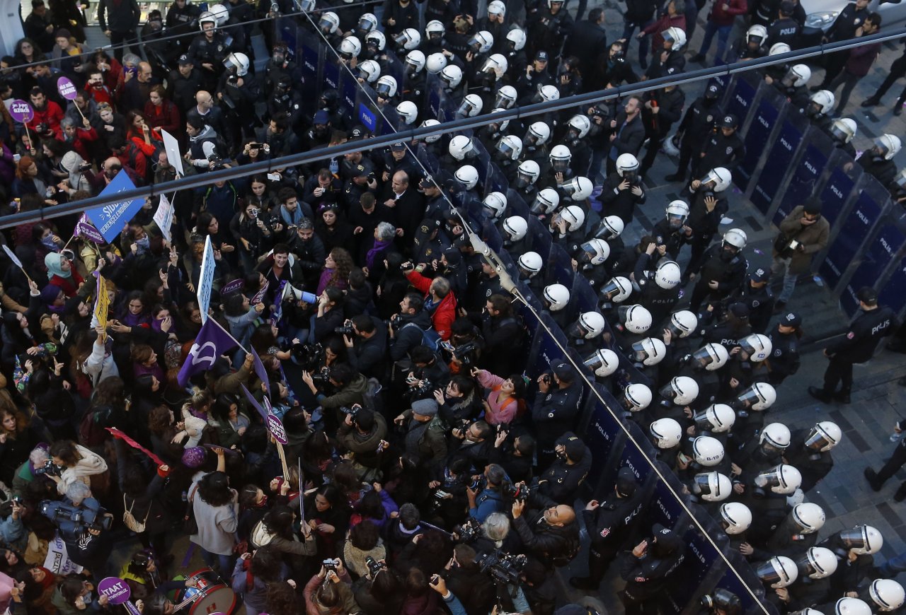 Demo anti kekerasan wanita di Turki
