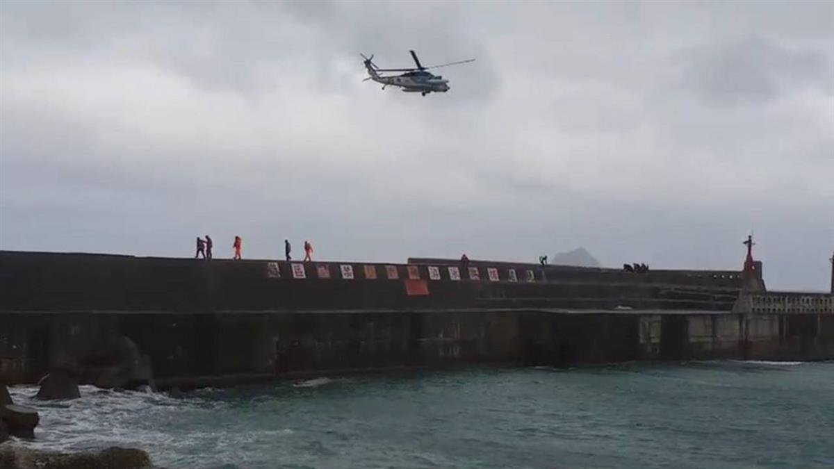 Kapal Cargo Palau Terbalik  13 Orang Belum Tertolong