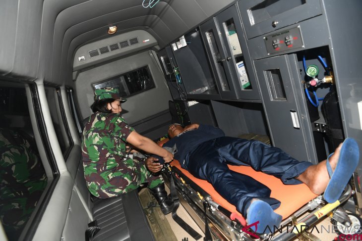 Prajurit TNI Bangun Hunian Sementara Korban Tsunami