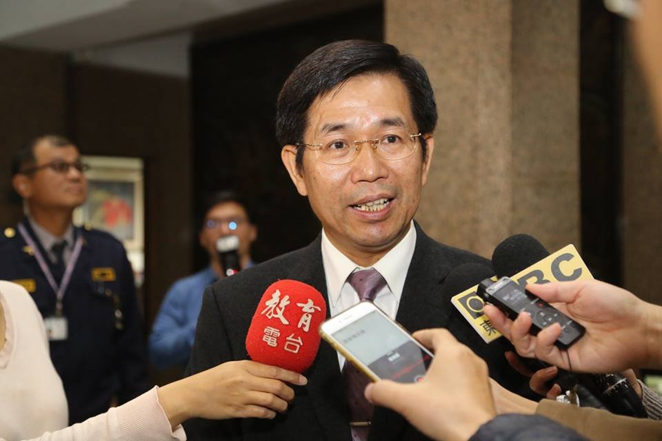 Kementrian Pendidikan meminta perguruan tinggi menangani pertentangan siswa Daratan Tiongkok dan Hong Kong di kampus sekolah