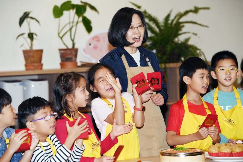 Presiden Tsai Ing-wen Memasak Bersama Koki Cilik