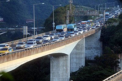 Xueshan Tunnel Macet Sepanjang 6 KM