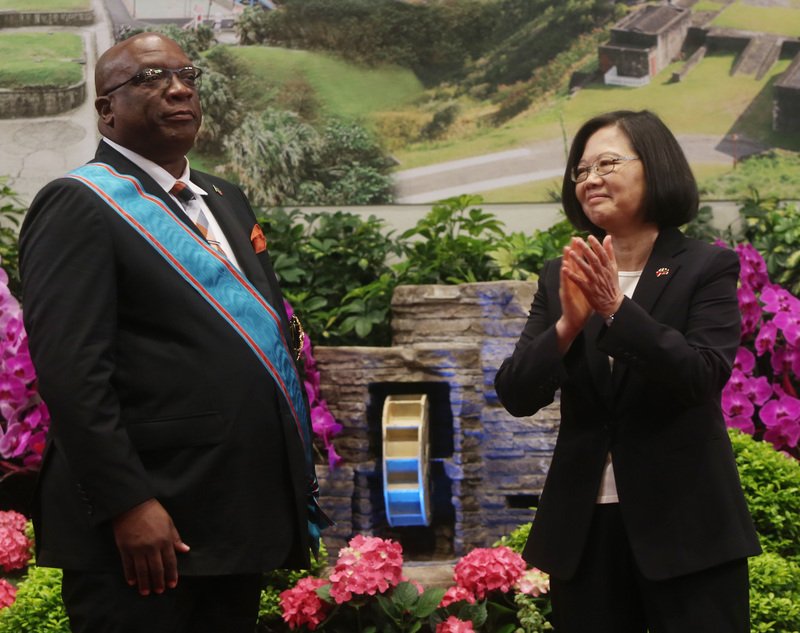 Upacara Militer Sambut Kedatangan PM Federasi Saint Kitts dan Nevis Presiden Tsai : Terus Tingkatkan Kemitraan