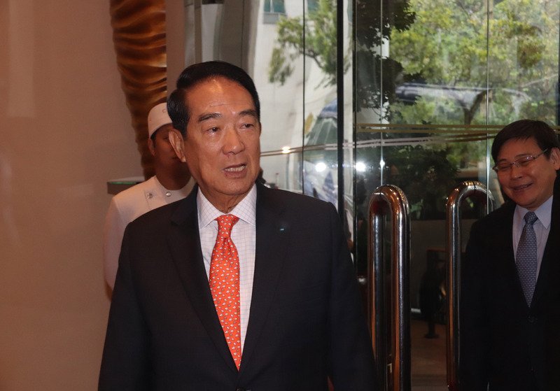 Jika James Soong Mendukung Kebijakan “1 Negara 2 Sistem”, Ia harus Mundur dari Kursi Penasihat Istana Kepresidenan.