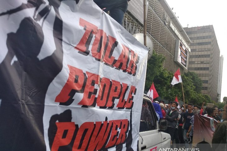 Peserta aksi damai di Bawaslu membubarkan diri
