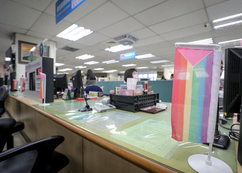 Hari Pertama Diberlakukan UU Pernikahan Sejenis  166 Pasangan Registrasi