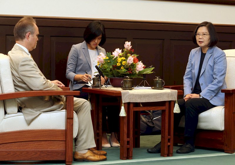 Presiden Tsai: Menyesali Bentrok Polisi Warga Hongkong, Taiwan Wajib Bela Demokrasi Kebebasan