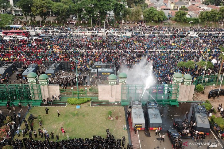 Mahasiswa Indonesia bergerak tolak RUU kontroversial
