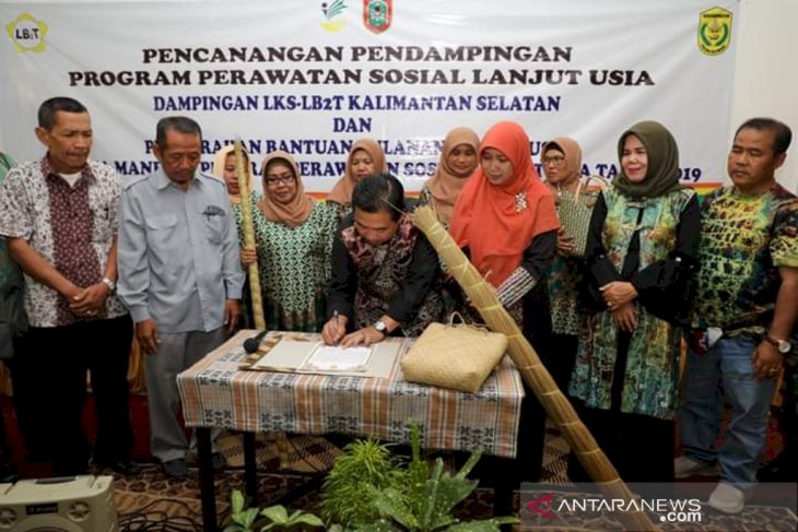 Anyaman Purun Banjarmasin Jadi Pengganti Tas Belanja Plastik