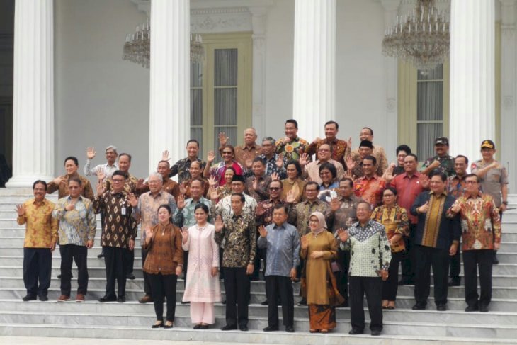 Presiden silaturahim dengan Wapres JK dan menteri Kabinet Kerja