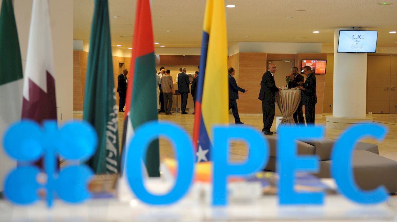 OPEC Memutuskan Mengurangi Produksi Minyak Bumi Sebanyak 500 Ribu Barel Per Hari